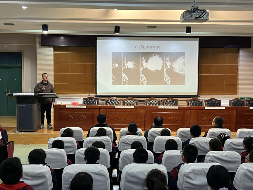 泾河中心学校开展首届校园科创节系列活动 之医学科普讲座